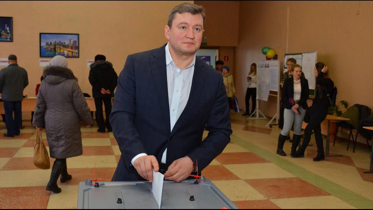 Последние новости сегодня. В школах Оренбурга закупили 10 тысяч дневников с напутствием арестованного мэра