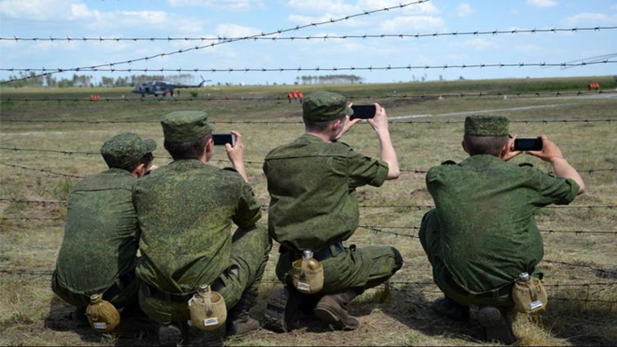 военные Российским военным запретили публиковать свои данные во время службы
