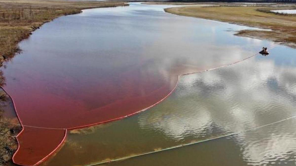 В воде в Норильске концентрация вредных примесей в 60 раз превышает допустимую Ликвидация утечки дизтоплива в Норильске