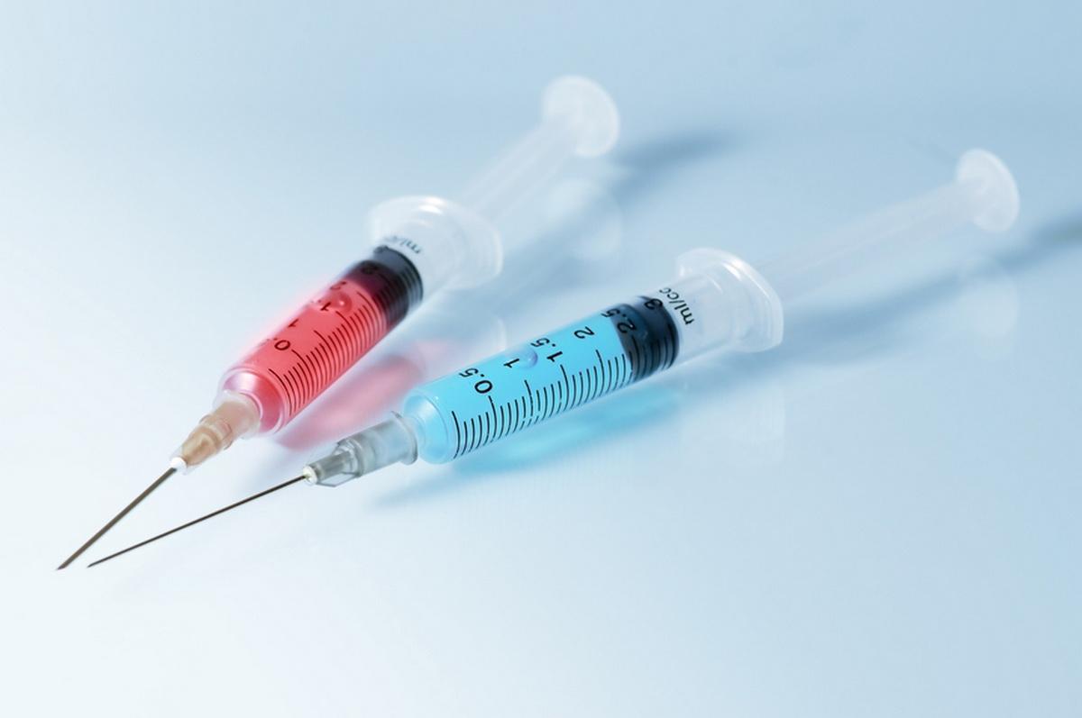Иммунолог Владимир Болибок рассказал, как совместить прививки от гриппа и от коронавируса