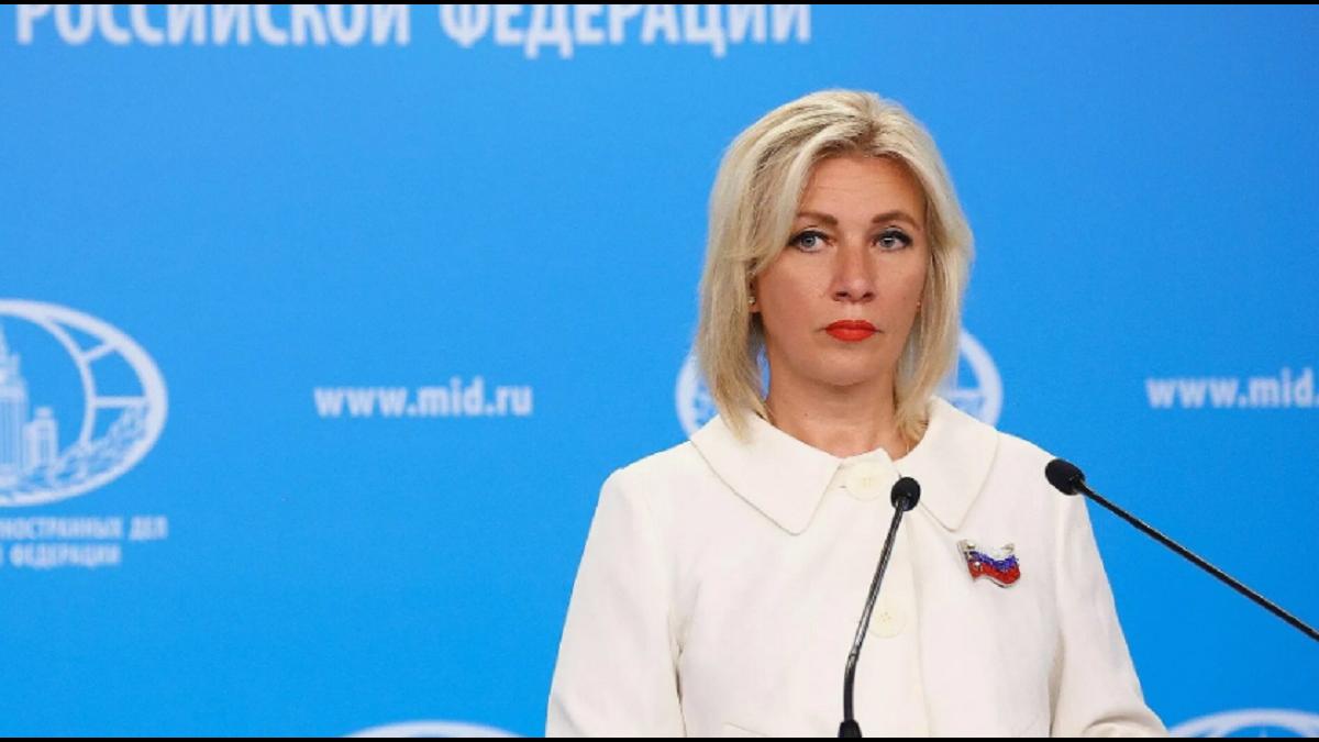 Захарова назвала Зеленского невероятным позорищем после его слов об Украине