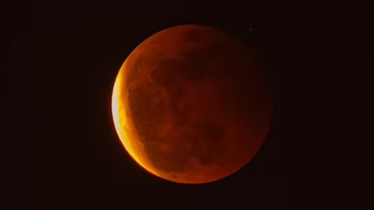 Лунное затмение Лунное затмение 19 ноября 2021 года: во сколько и где его можно будет увидеть, его продолжительность и особенности