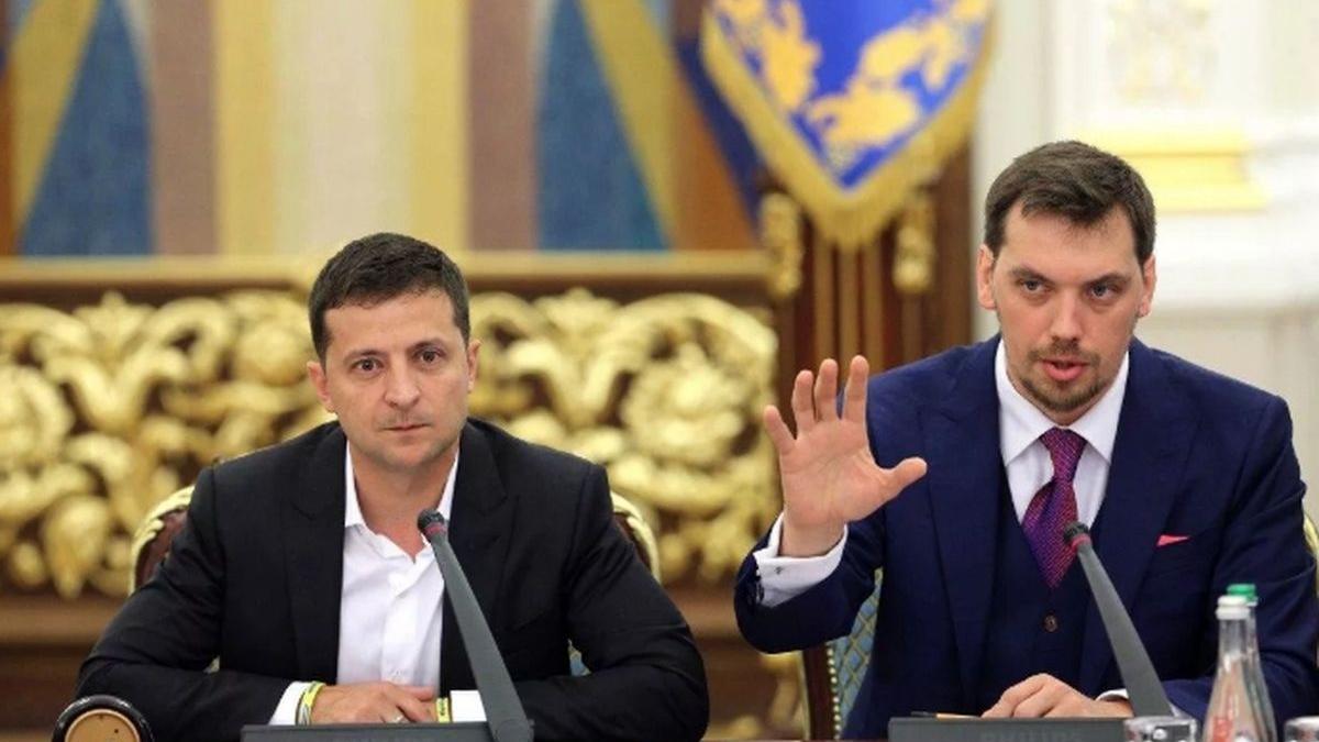 Зеленский отказался принять отставку премьер-министра Гончарука Гончарук и Зеленский