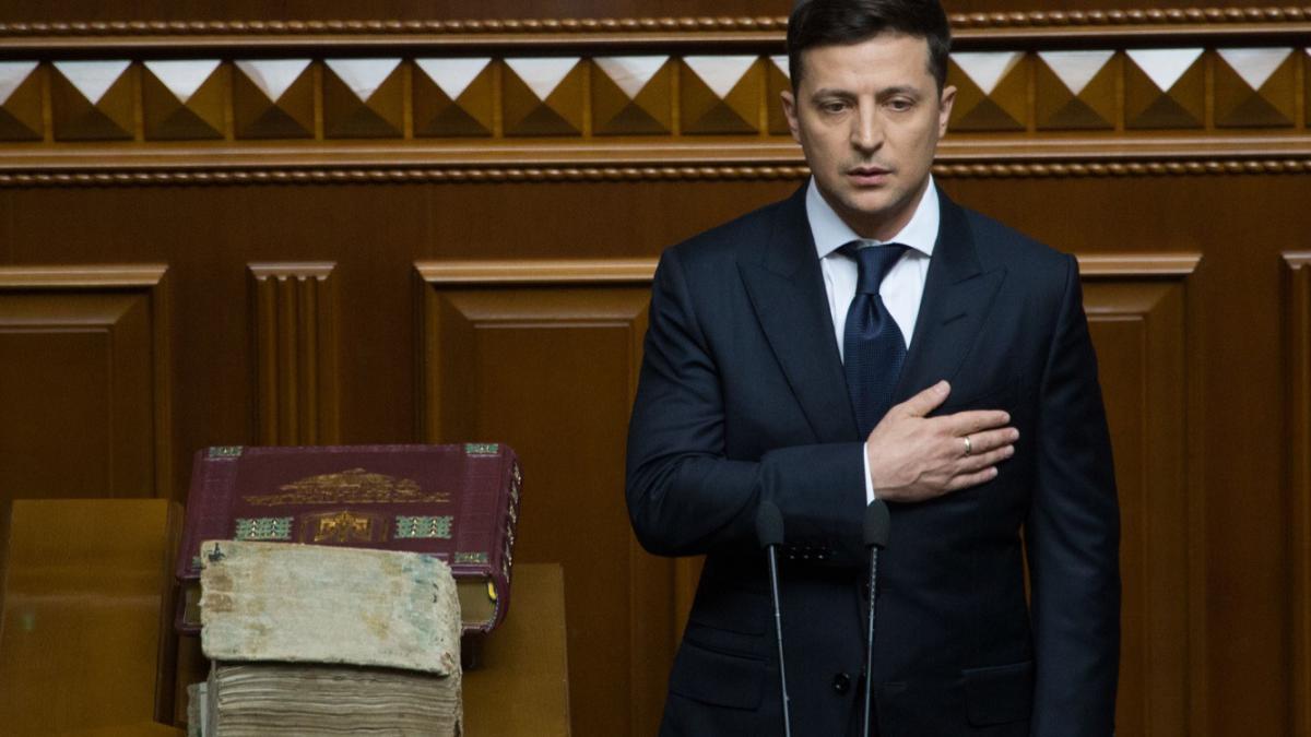 Петиция об отставке Владимира Зеленского набрала нужное количество голосов Петиция об отставке украинского президента набрала нужное количество голосов