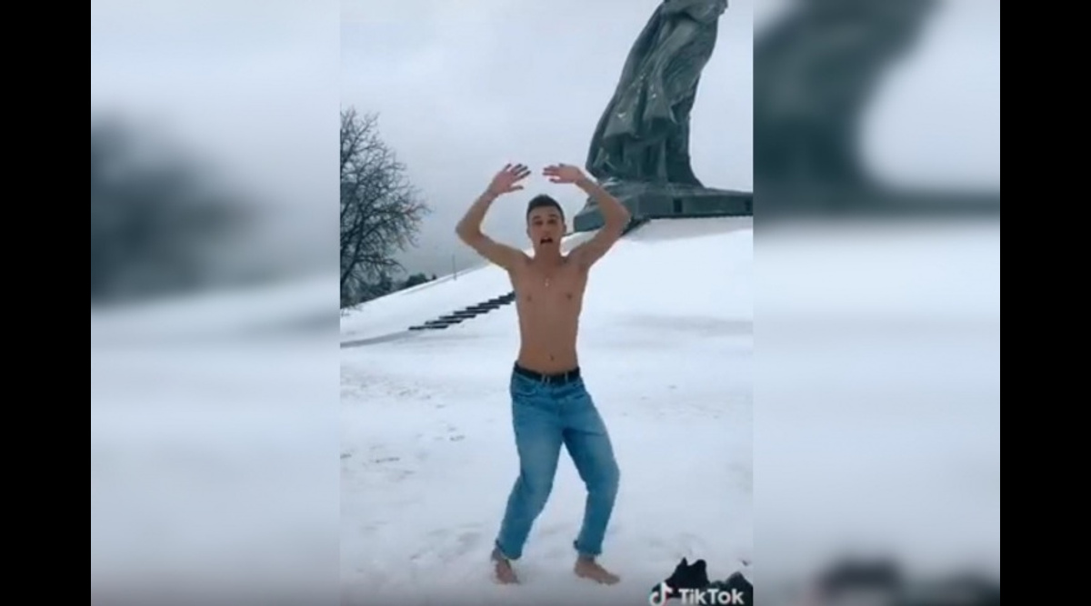 человек танцует