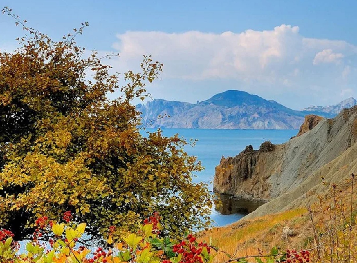 Черное море осенью. Золотая осень в Крыму. Коктебель осень. Коктебель в октябре. Коктебель осенью.