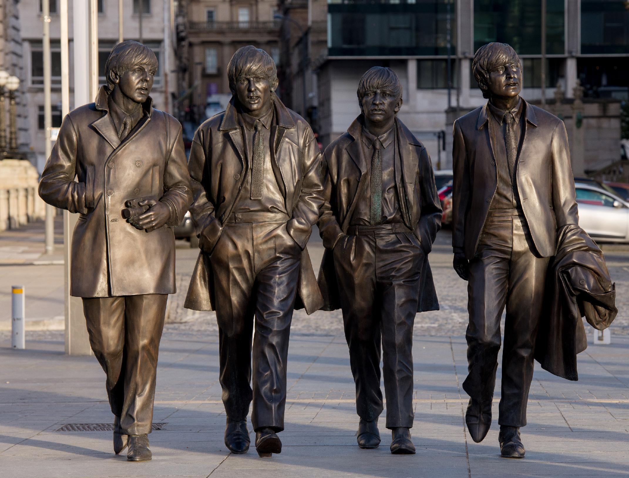 Группа статуй. Томск памятник Beatles. Памятники Битлз в мире. Статуя Битлз в Новосибирске. Памятник Битлз в Астане.