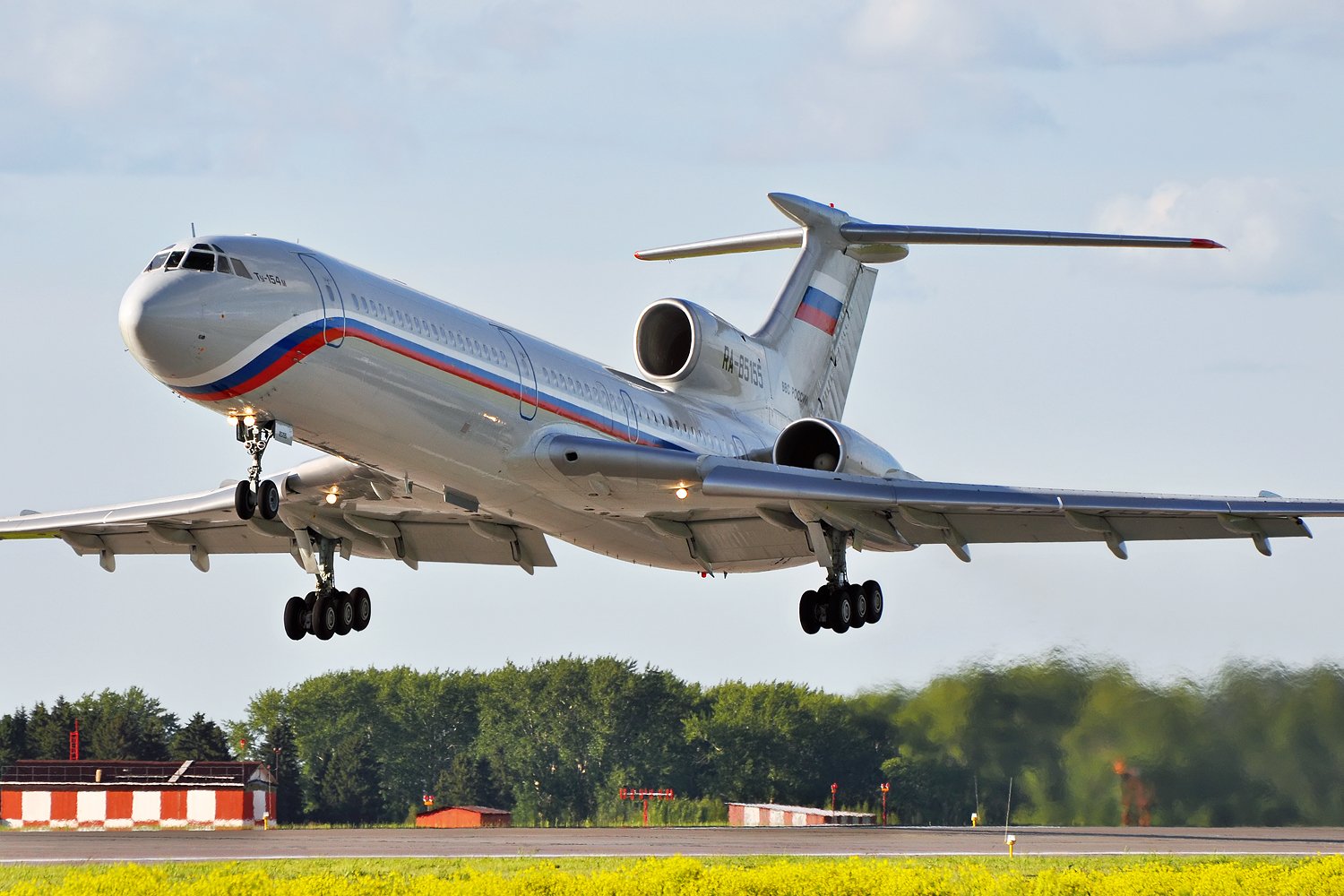 Гражданские самолеты россии. Самолет ту 154 м. Ту-154 реактивный самолёт. Ту - 154м. Ту-154м реактивный самолёт.