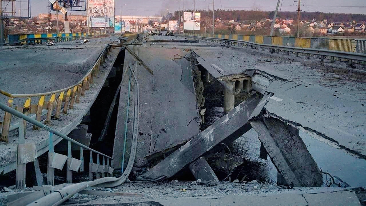1 июля киев. Взрыв моста в Киеве. Мост в Киеве взорвали. Разбомбили мост. Киевский мост.