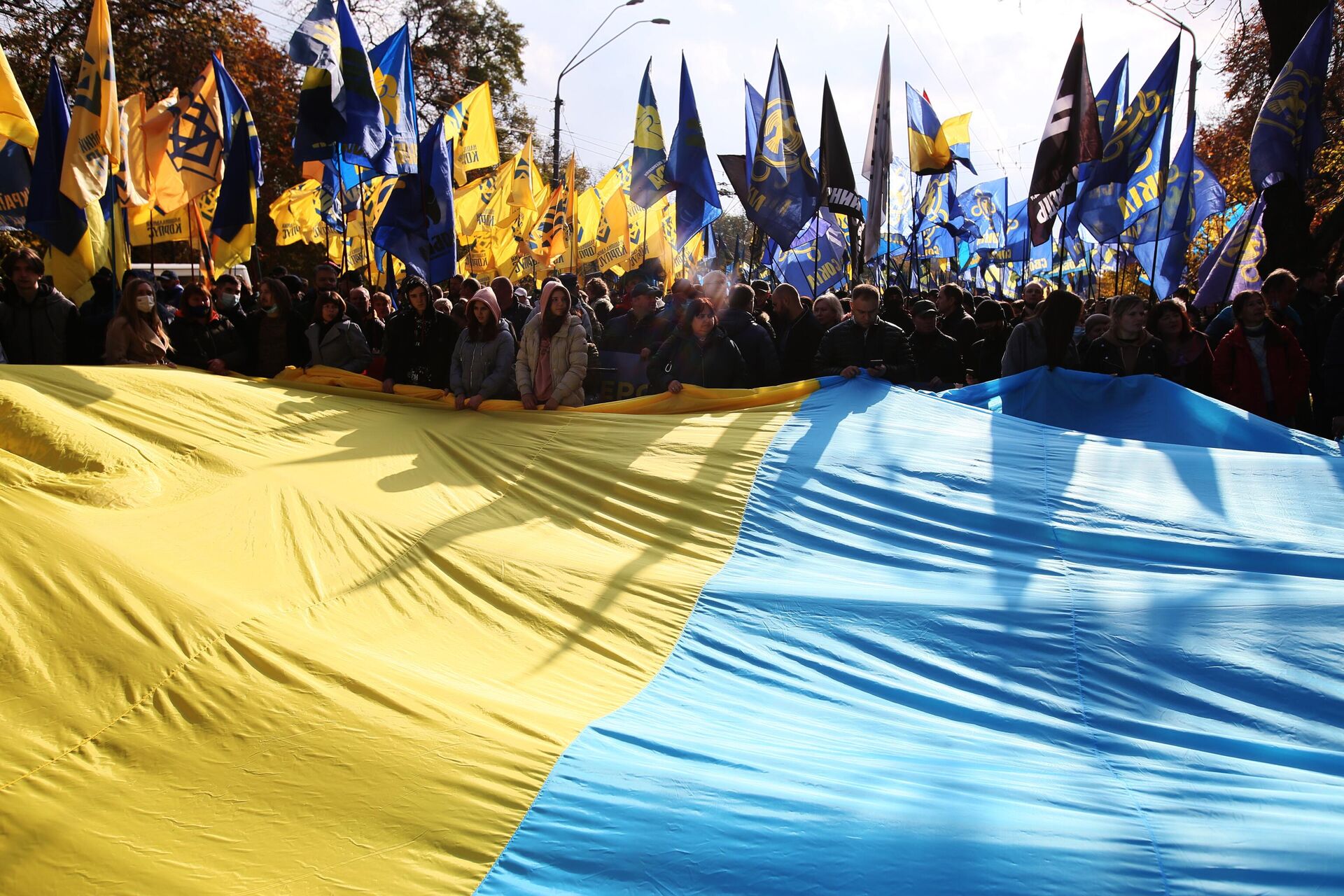 Почему на украине конфликт. Украина фото. Украинский кризис. Украинский марш.