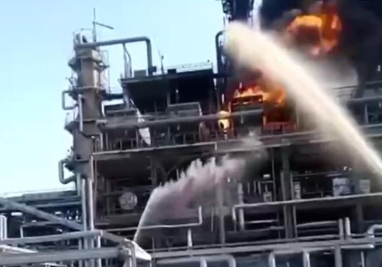 Беспилотники атакуют нефтеперерабатывающие
