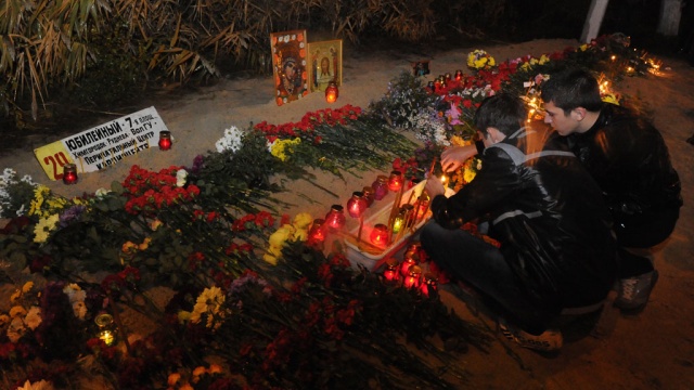 Похороны погибших в теракте в москве. Теракты в Мадриде (11.03.2004, Испания). Одесса 2 мая 2014 фото погибших.