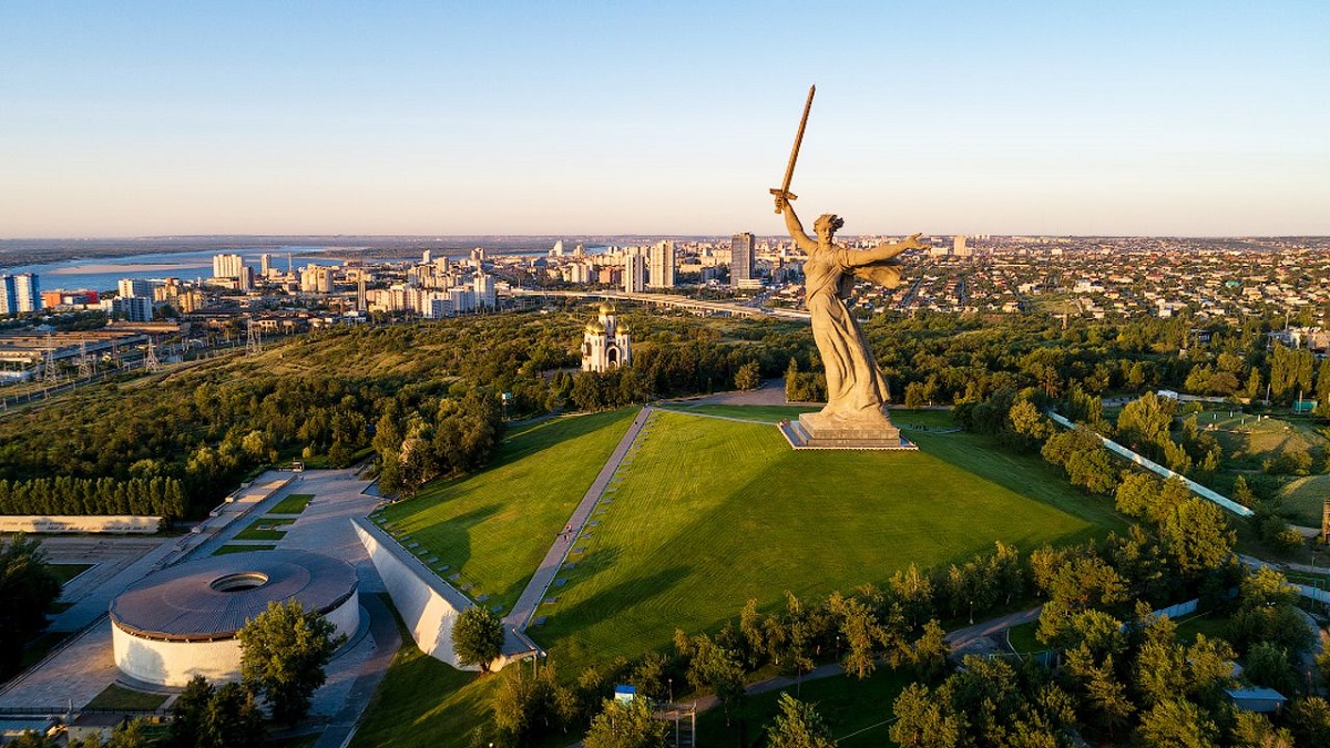 Мамаев Курган Волгоград. Мамай Курган Волгоград. Волгоград Мамаев Курган с Волги.