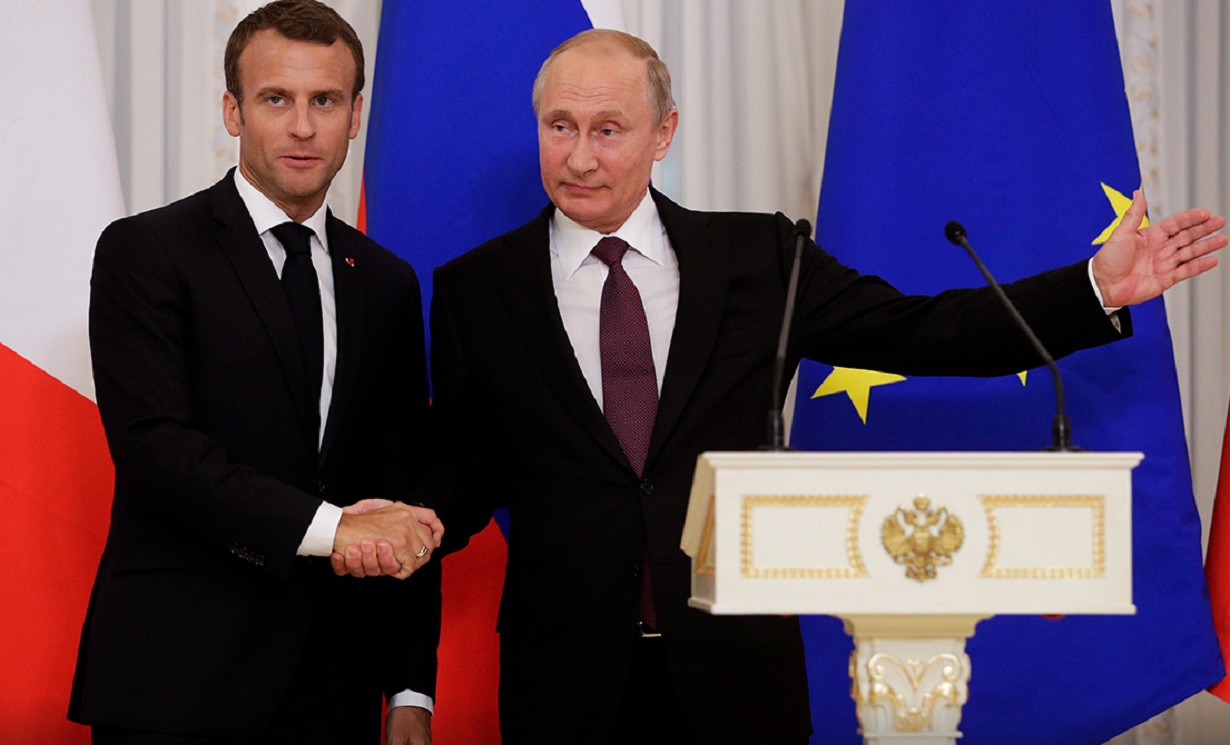 Россия и франция 8 класс. Переговоры Путина и Макрона 2022. Встреча Путина и Макрона 2022.