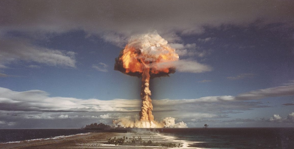 Территория ядерного взрыва. Ядерный удар. Испытания ядерного оружия. Ядерный взрыв.