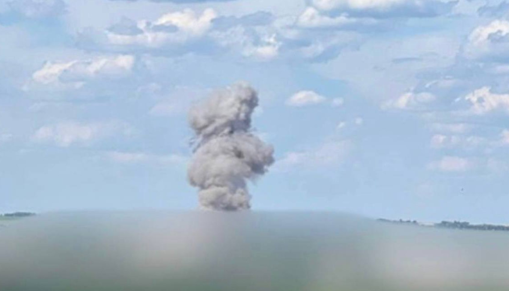 обстрел автоколонны в запорожье. обстрел колонны беженцев в запорожье. ракетный удар. запорожье ракетные удары. запорожье ракетные удары.