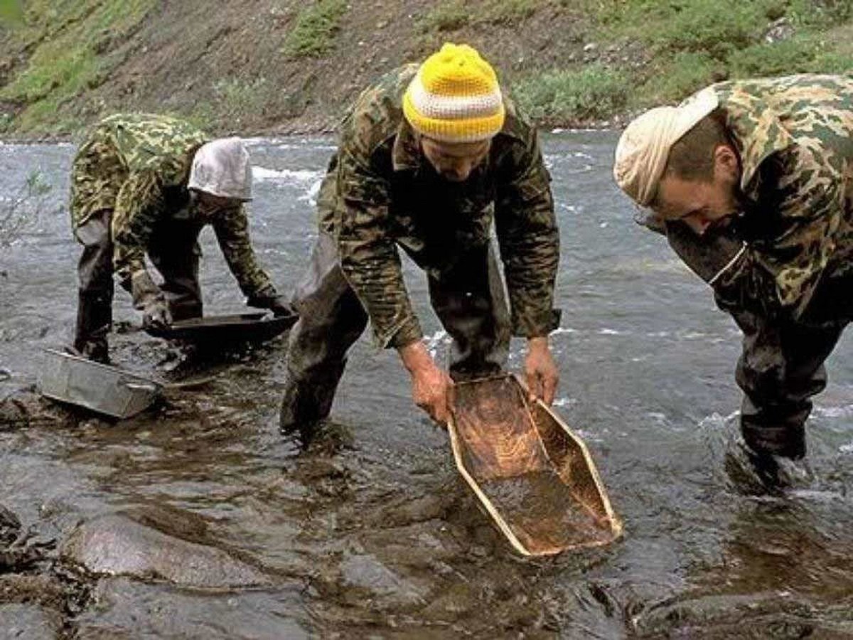 добычи золота на реке