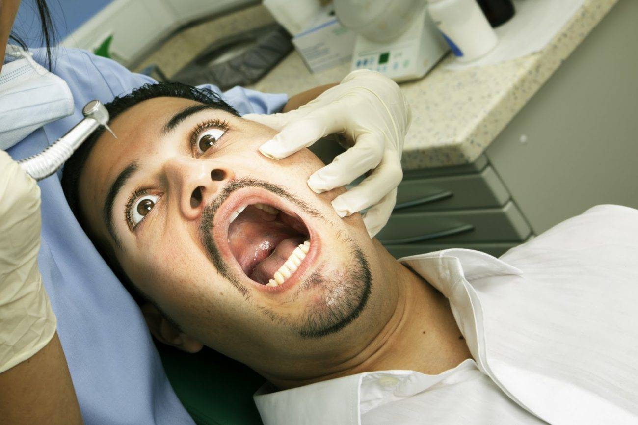 Стоматолог мужчина